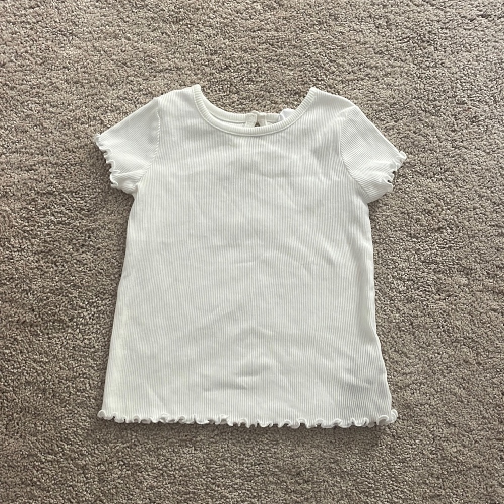 Excellent Condition Gap white T-shirt - Size 2T